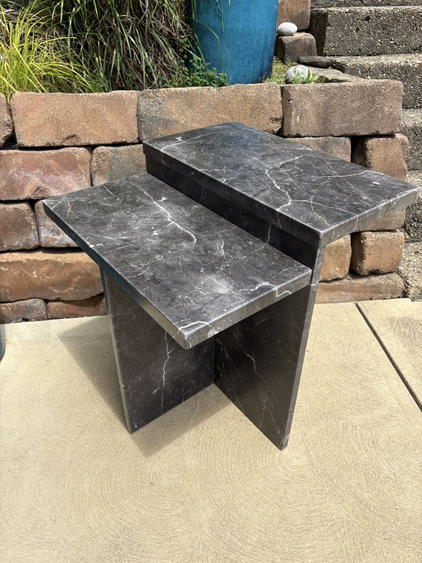 Beautiful faux marble accent table Well-made sturdy and lightweight