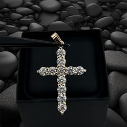Cross Diamond Pendant In 14k Yellow Gold