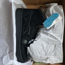 New REEBOK Resonator Mid 10