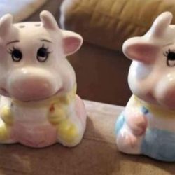 Cow Salt And Pepper Shakers 