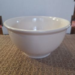 VINTAGE PRIMITIVE WHITE FARMHOUSE MIXING BOWL