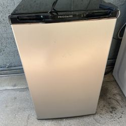 Frigidaire Fridge