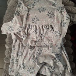 Cozy and adorable unicorn print dress for kids. Features a soft gray fabric with playful unicorn designs. Perfect for a comfortable play date! 