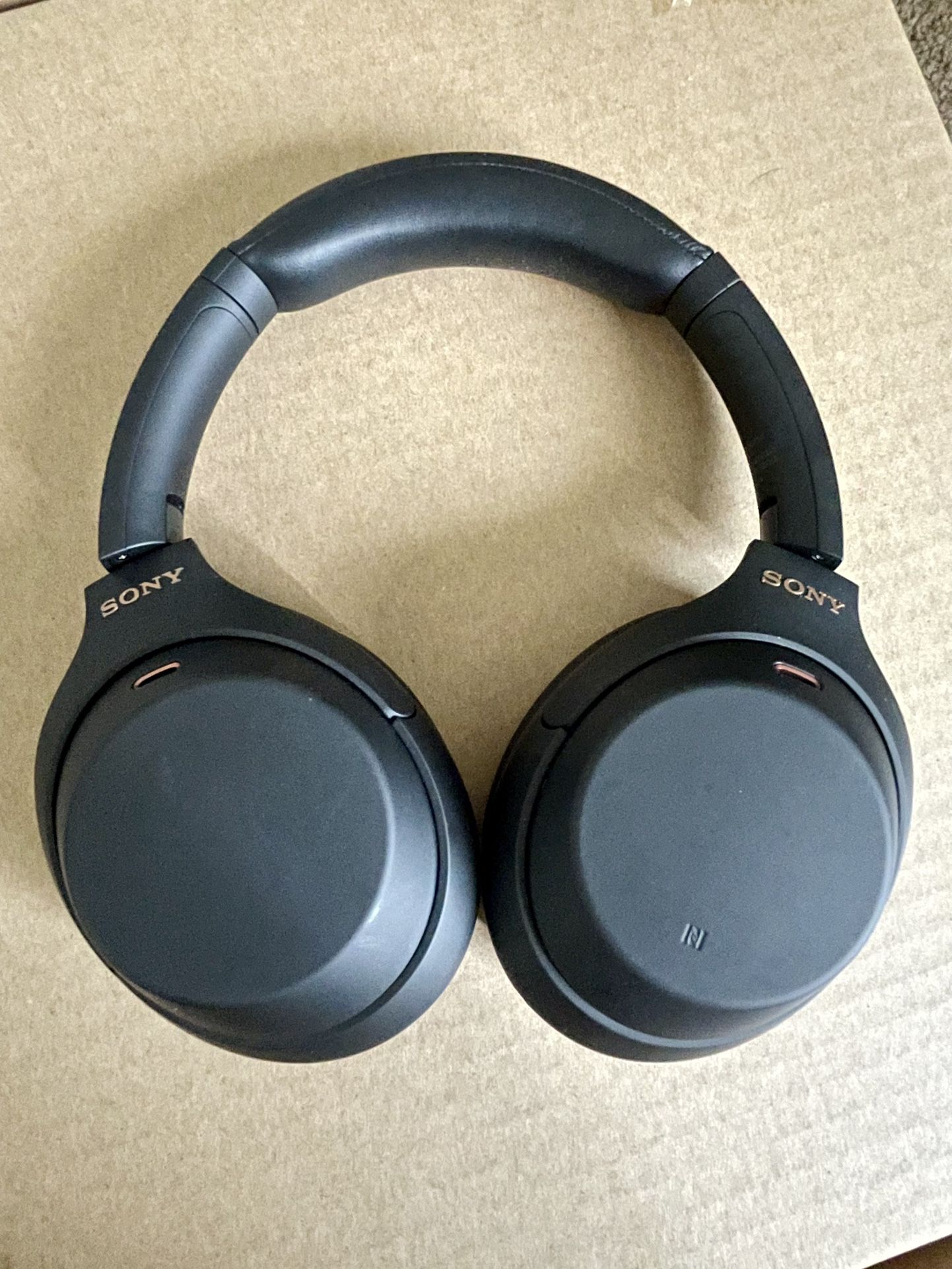  Sony WH-1000XM4 Wireless Noise-Cancelling Over-the-Ear Headphones 