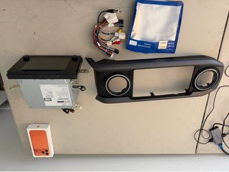 Factory Toyota Tacoma radio (2016-2022)