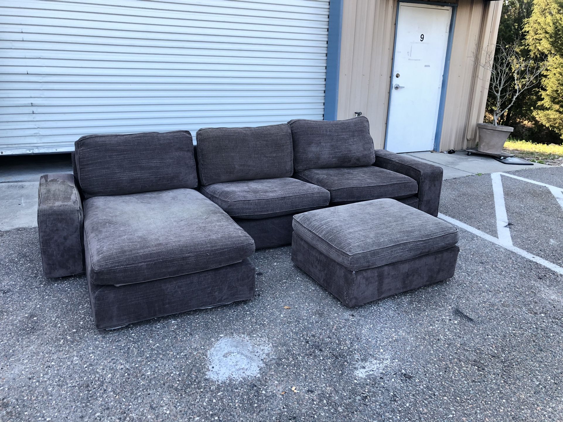 Nicis Comfy Sectional Couch With Ottoman