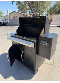 TRAEGER XL SILVERTON 810 PELLET GRILL SMOKER WITH WI-FI TECHNOLOGY WORKS GREAT