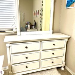 White dresser With mirror