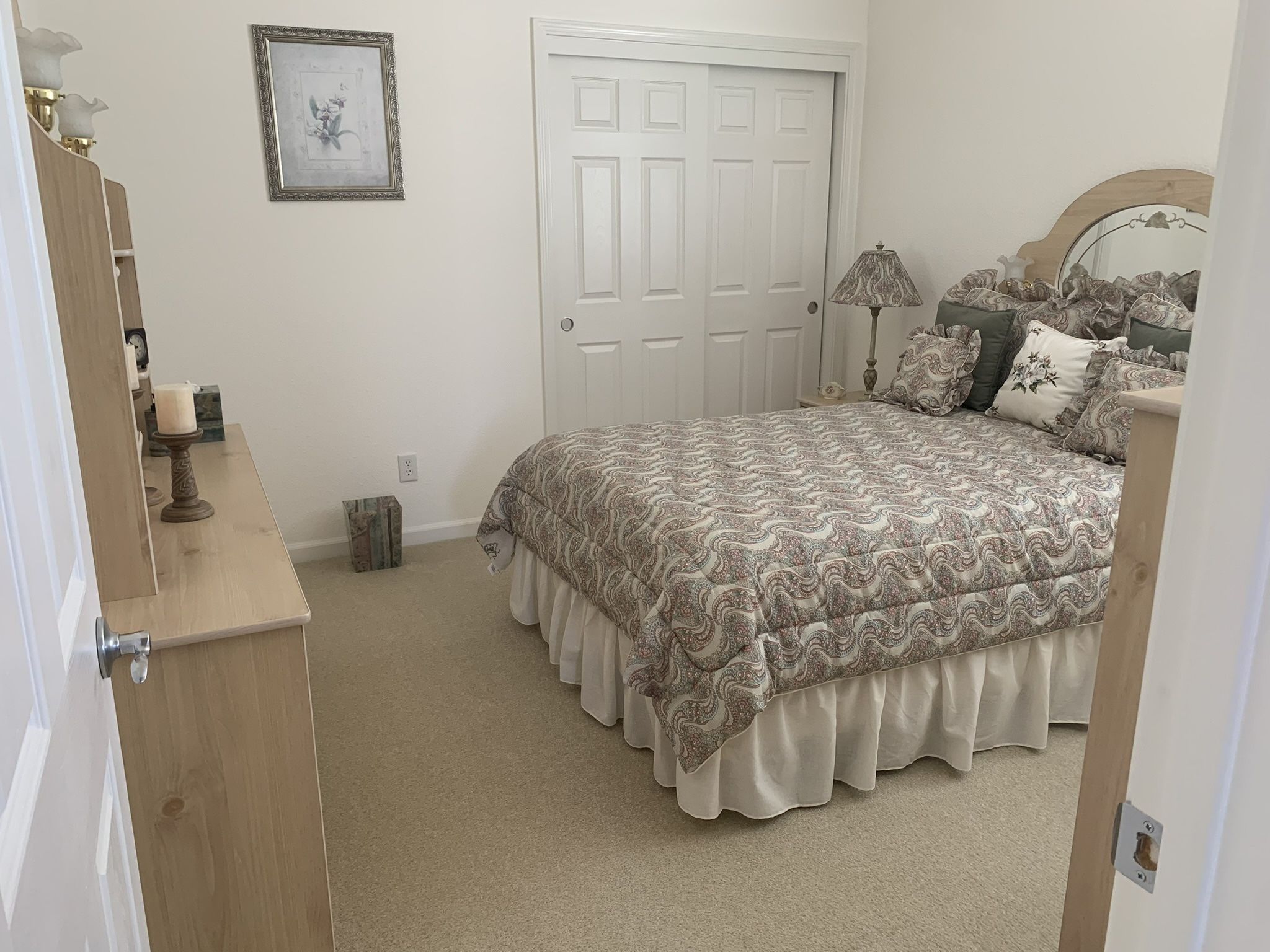 Like New Bedroom Set For Sale