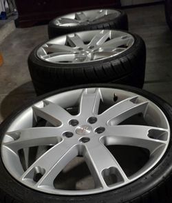 Set of Maserati wheels and tires