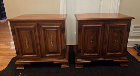 2 Nightstands