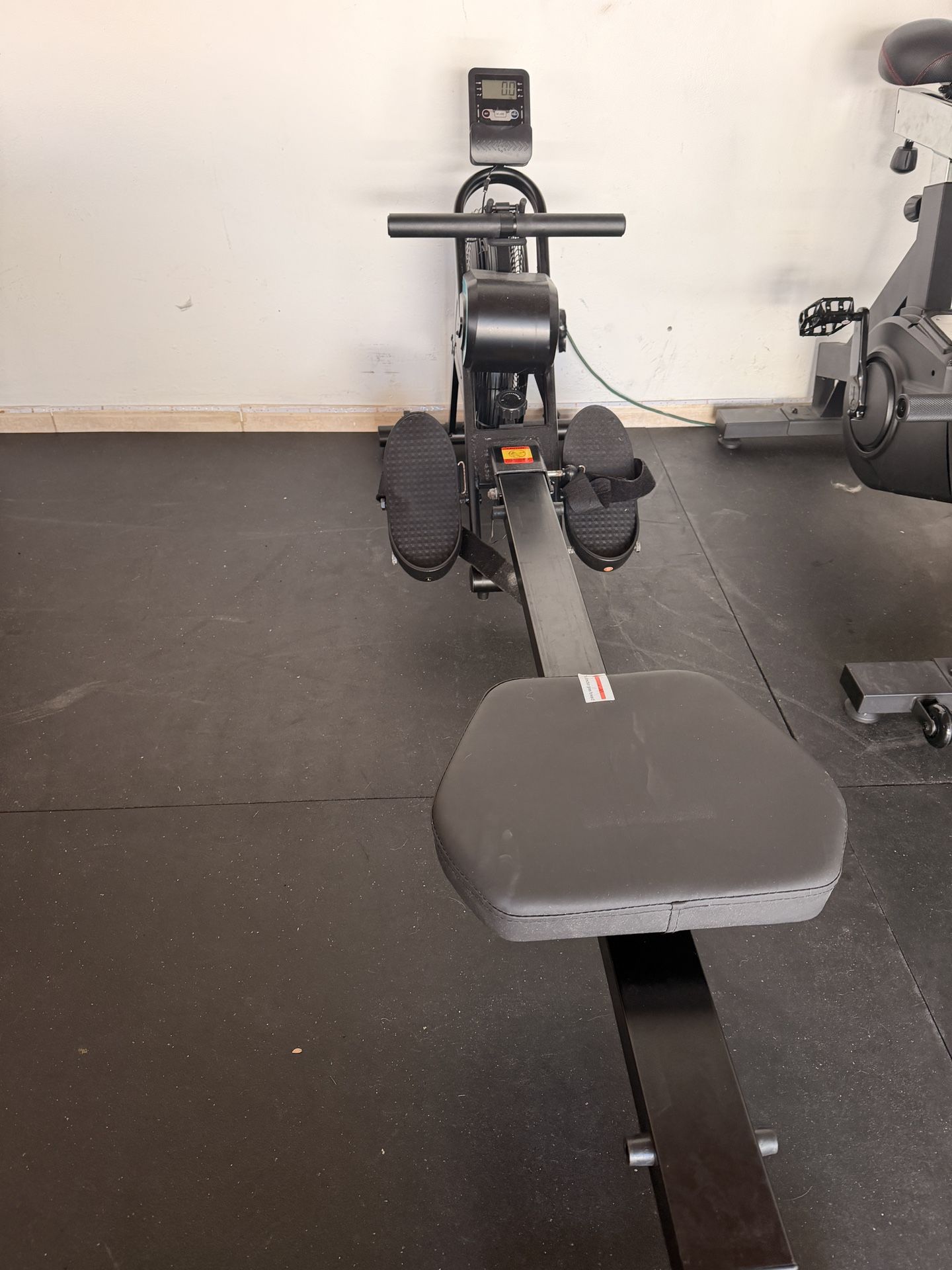 MaxKare Rowing Machine Foldable for Sale in Miami, FL - OfferUp