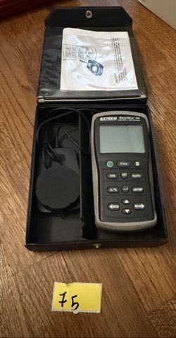 Extech EasyView 33 EA33 Light Meter with Memory