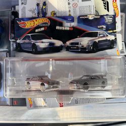 Hot wheels skyline nismo r34 /33 two pack