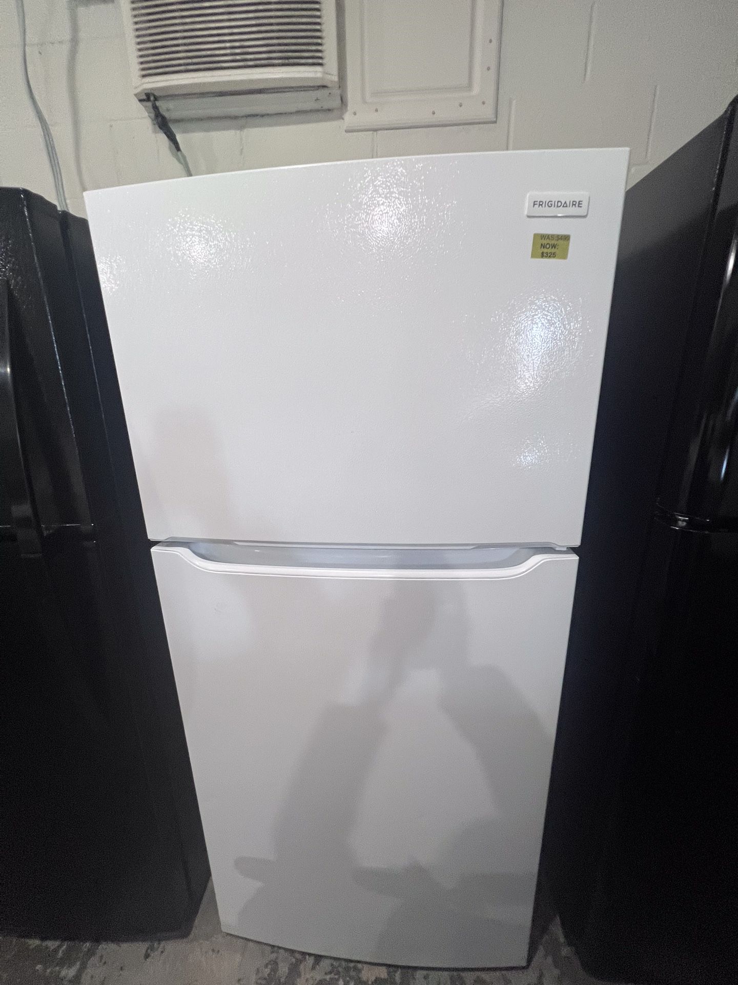 Frigidaire Top And Bottom Refrigerator 