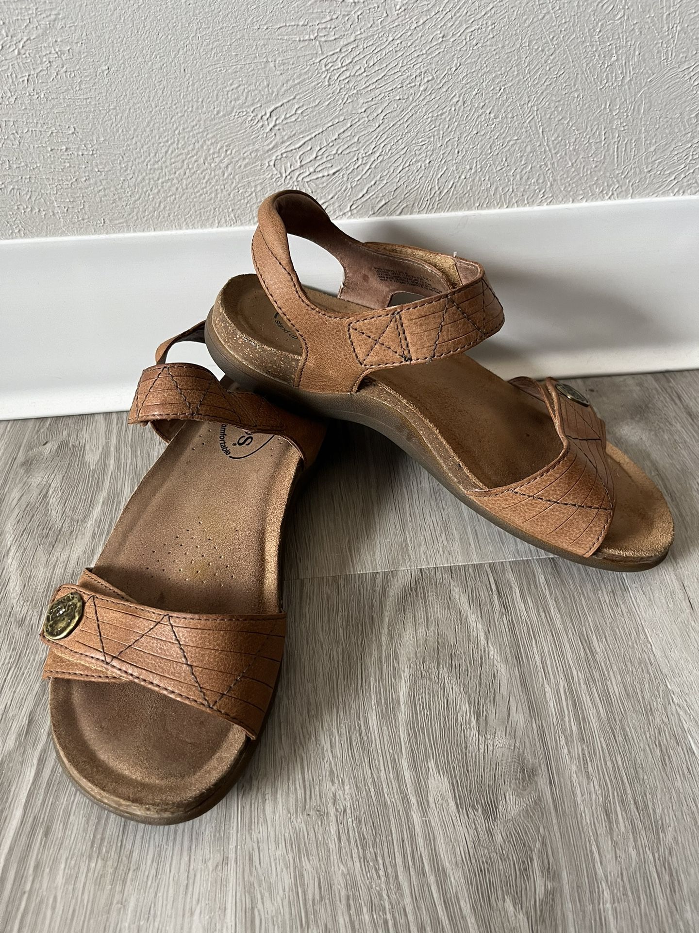 Taos Women’s Brown Leather Sandals Size 6