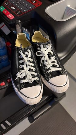 Men’s black converse