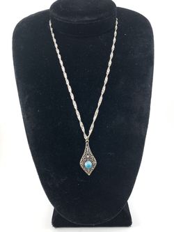 Silver 925 marked necklace beautiful pendant 9 inches longer