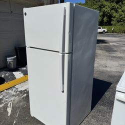 GE White Kitchen Appliance Set – Moderately Used