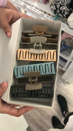 Unused hair clips 6 total