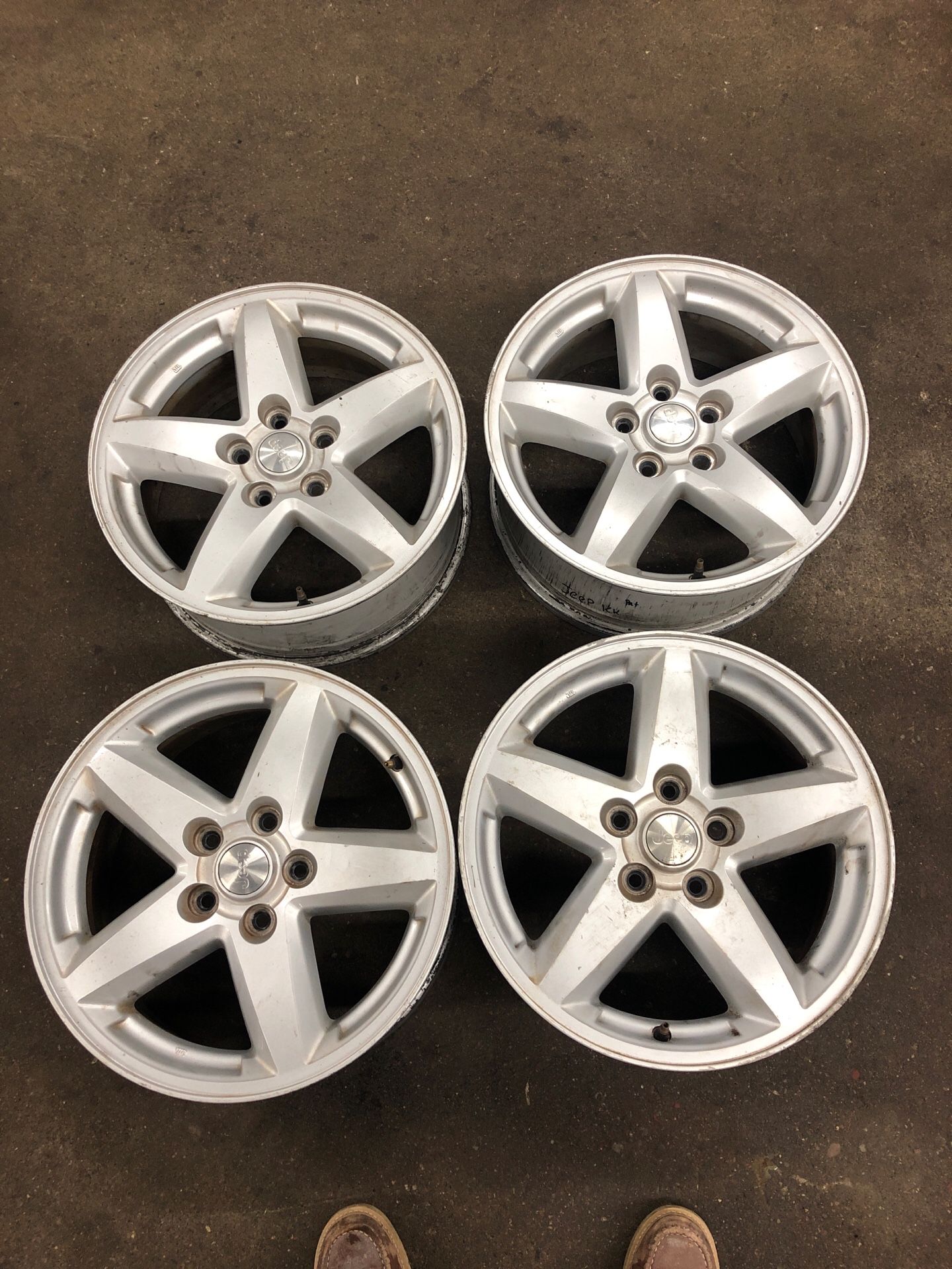 Jeep rims 18s