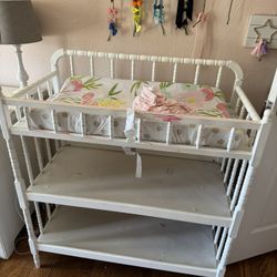 Free Changing Table