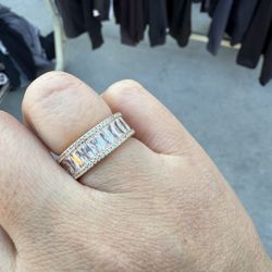 New woman ring size 7.5(No tarnish)