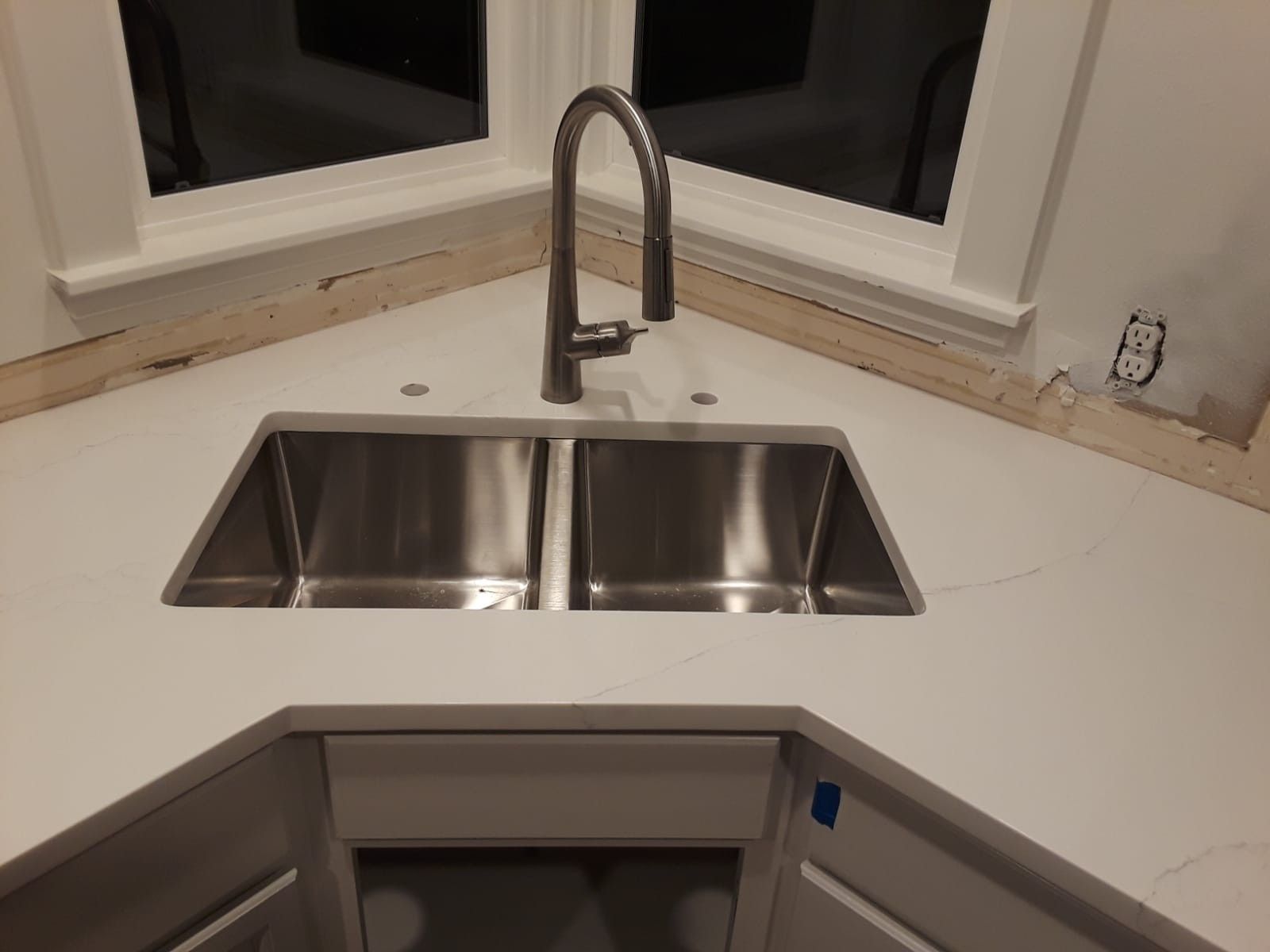 Quartz and granite countertops fabrication