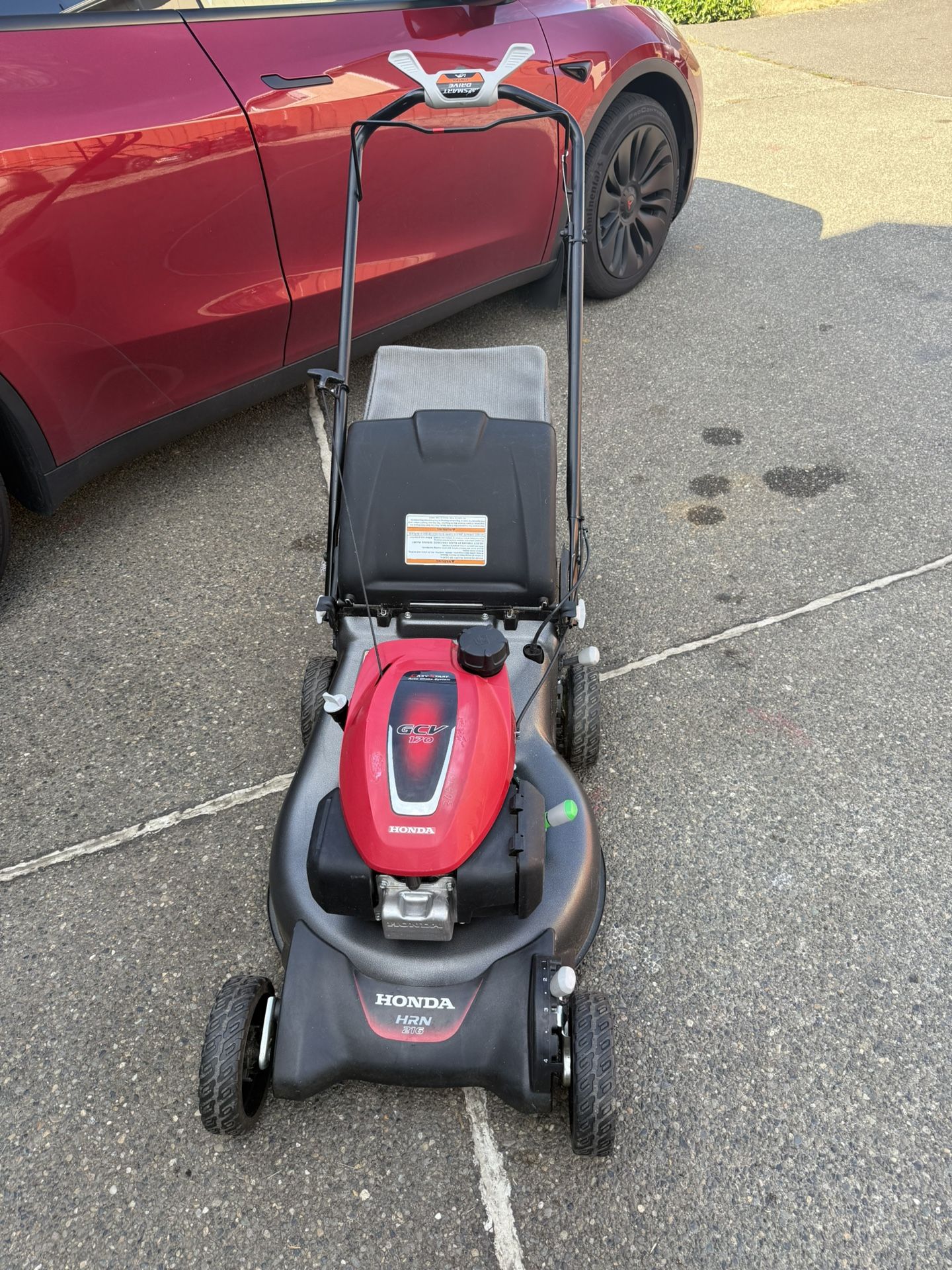 HRN216 Honda Lawn Mower Self Propelled With Bag