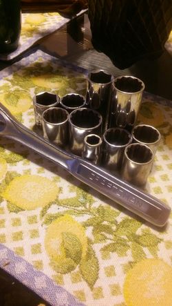 1/2in. Craftsman ratchet and sockets