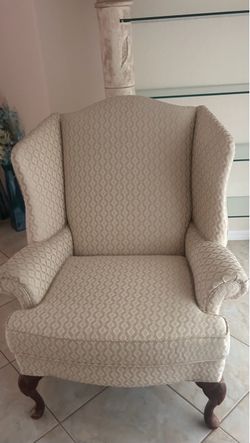 TRADITIONAL WING BACK CHAIRj