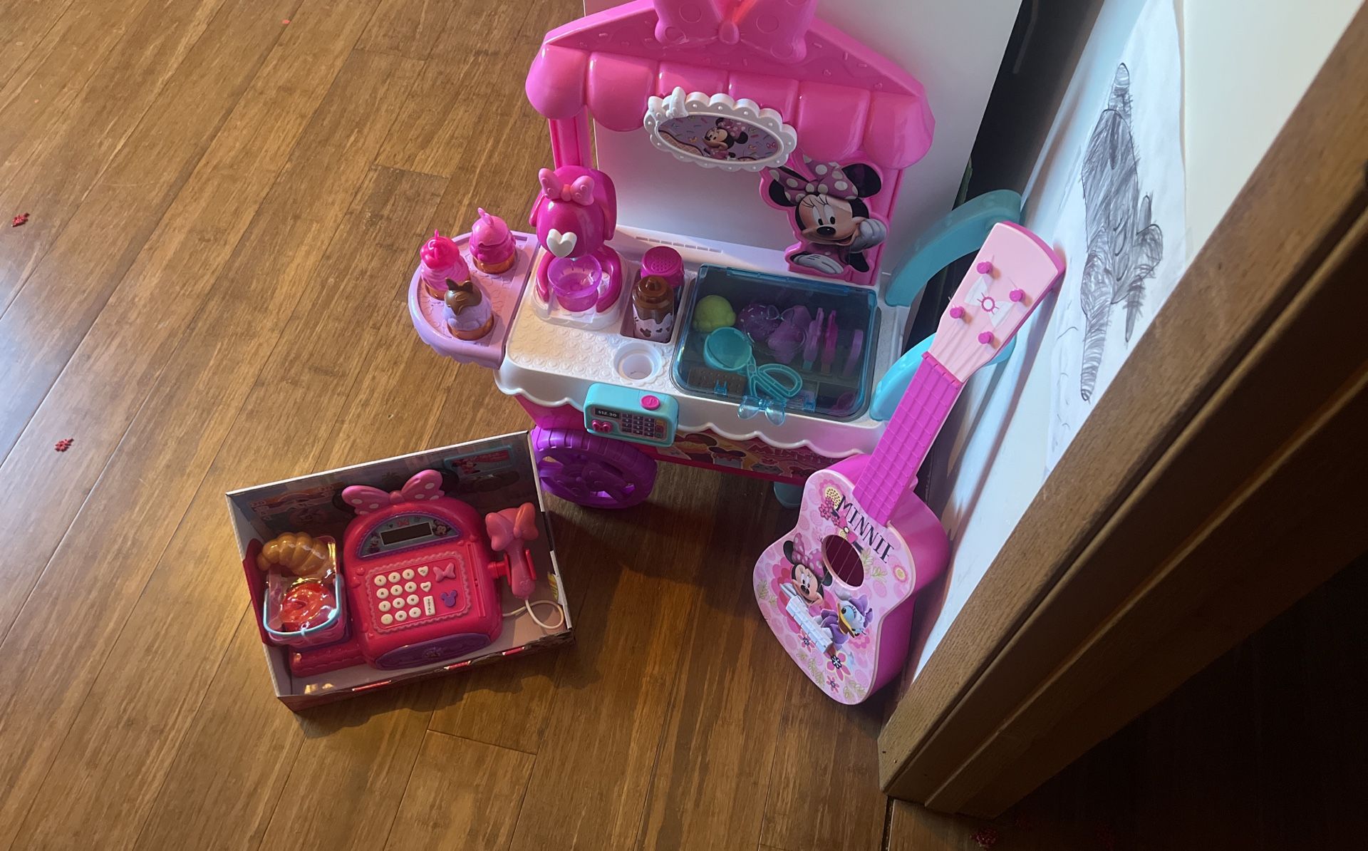 Minnie Mouse Ice Cream And Cashier Set And Guitar