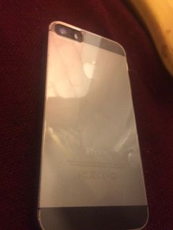 2 iPhone 5s with box’s! And chargers ! I’ll deliver right now !
