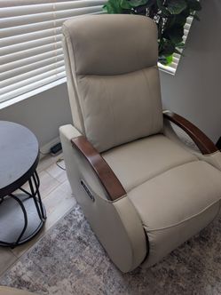 Cream (Beige) Recliner Barcalounger ***READ***