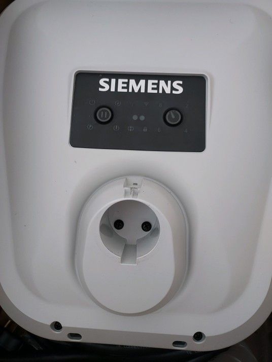 Siemens VersiCharge Electric Vehicle Charging Station - Model E348556