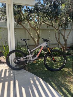 Santa Cruz Nomad V6 - Large