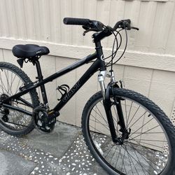 aluminium bike everything work good tires size 26 medium size 