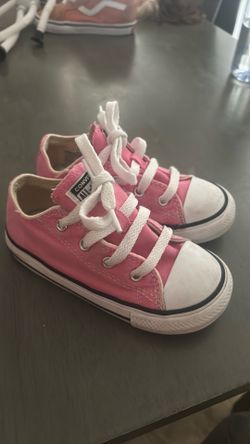 Kids pink converse