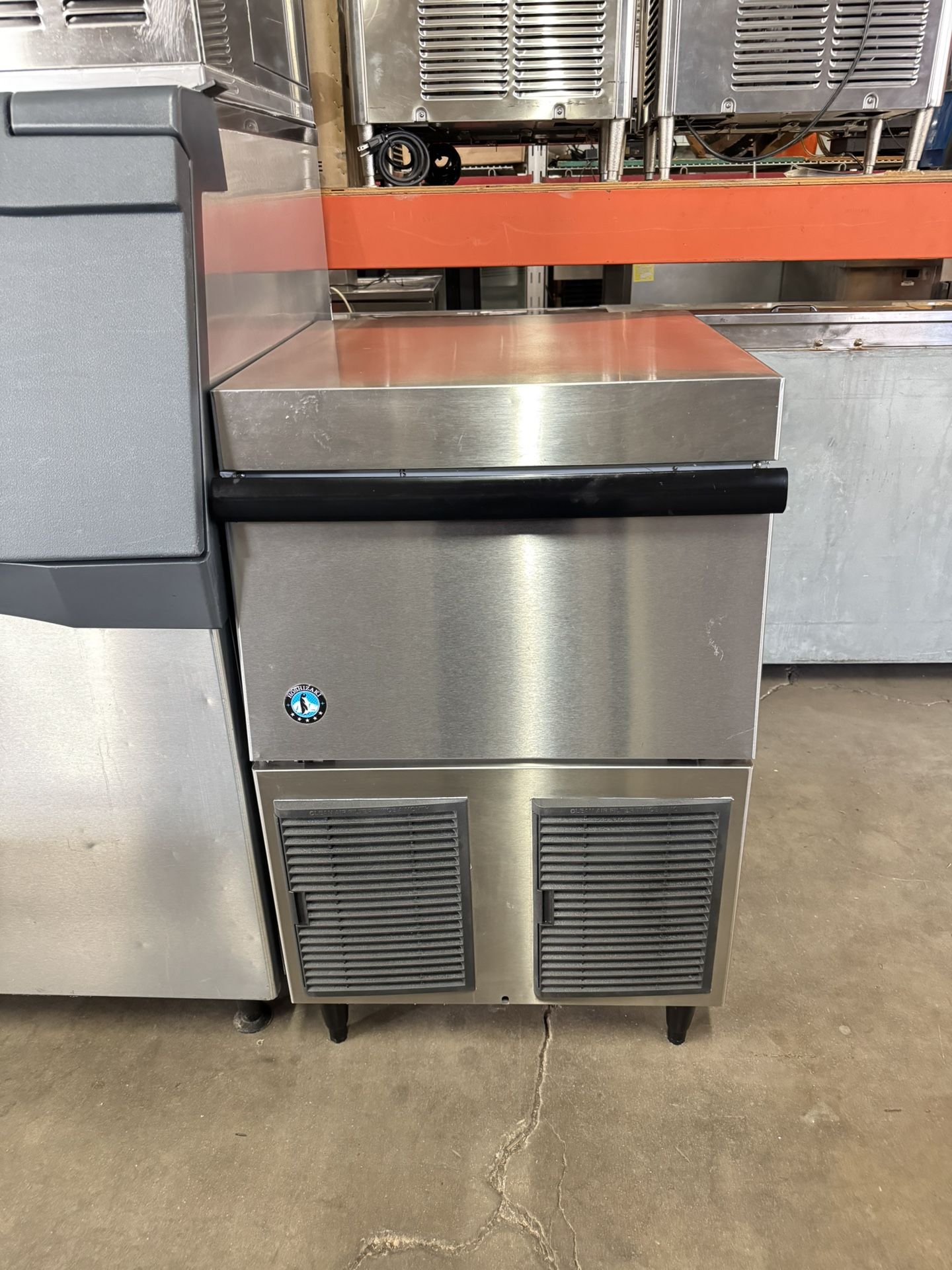 UnderCounter FLAKE Ice Machine HOSHIZAKI F-330BAJ