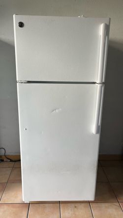 REFRIGERATOR GENERAL ELECTRIC 28”