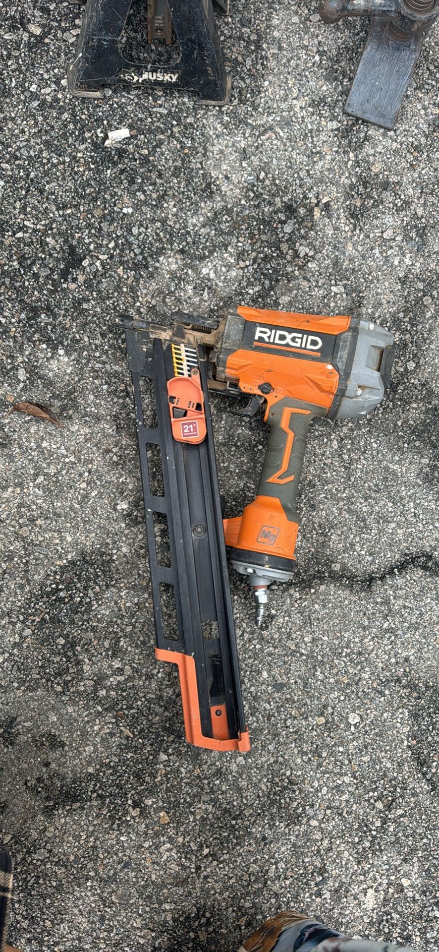Ridgid Pneumatic 21-degree Framing Nailer