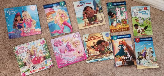 Set of 10 paperback books Barbie, princess, Moana