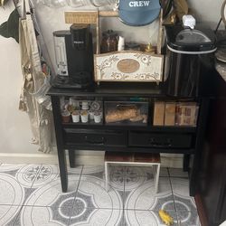 Black Entry Table