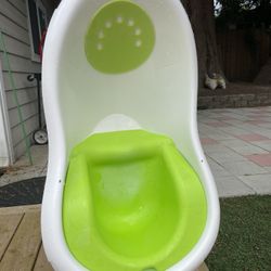 Free baby tub Fishers 