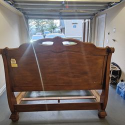 Modern Queen-Size Sledge Bed – Handcrafted Wooden Platform Bed for a Cozy Bedroom.