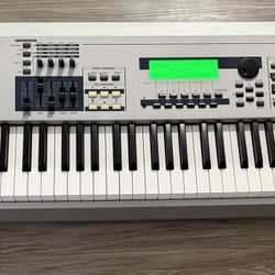 Yamaha MO8 88-Key Weighted Synth / Workstation