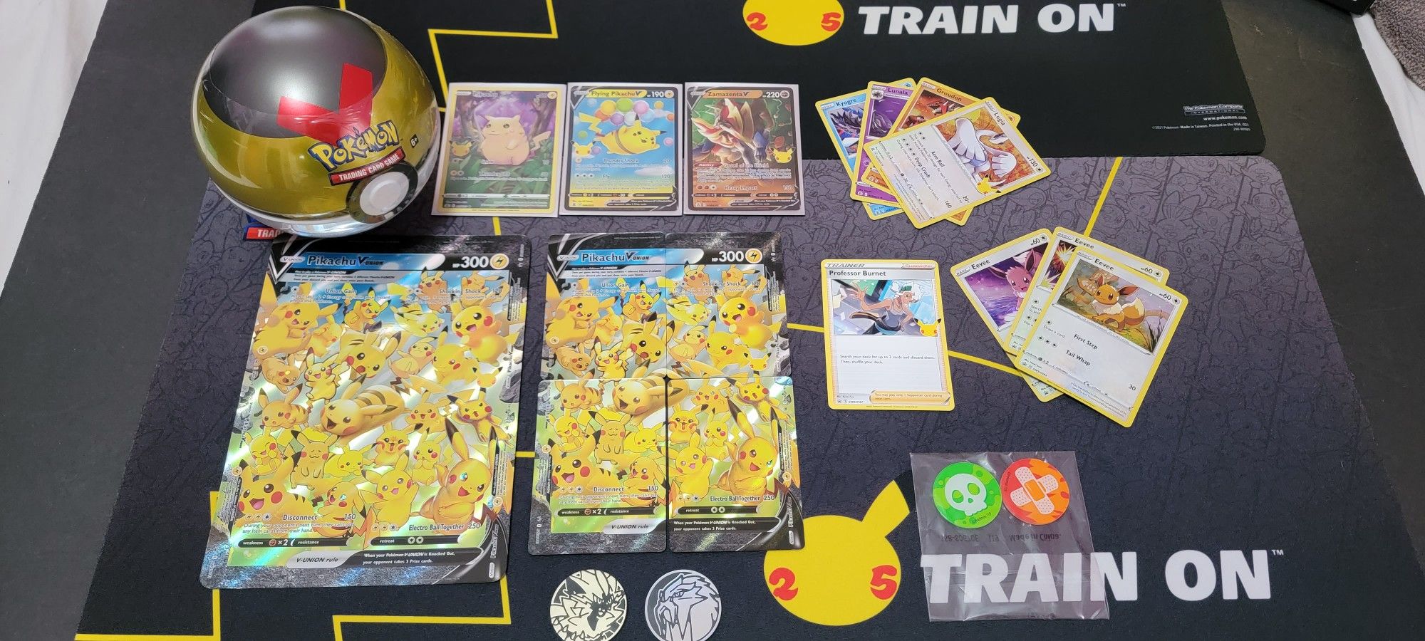 Pokemon  Bundle Celebrations  Pikachu V -union  ,and Poké Ball Tin Sealed With 3 Booster Packs Inside 