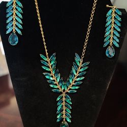 Beautiful Green Rhinestone Necklace Earring set Statement