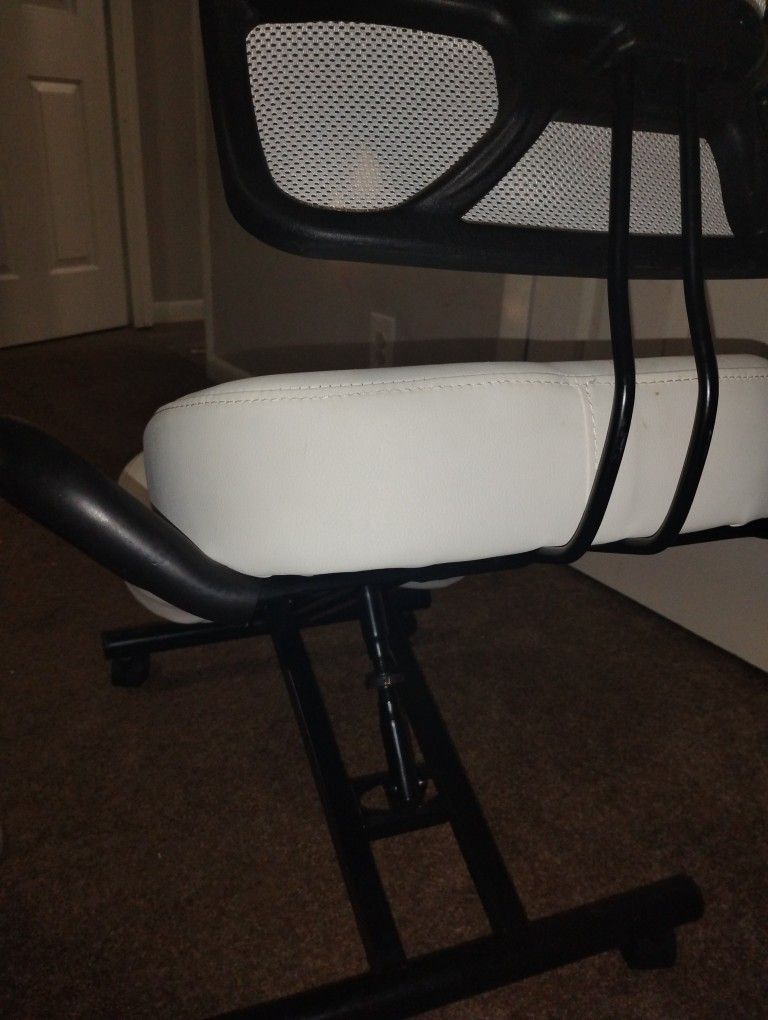 Relaxing Comfortable Chair 
