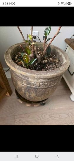 Antique finish planter